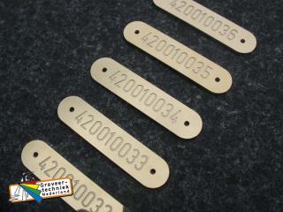 Messing labels graveren met tekst